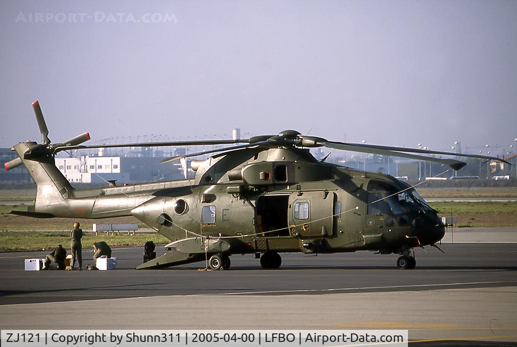 ZJ121, 2000 Agusta/Westland Merlin HC.4 C/N 50099/RAF05, Parked at the General Aviation area and waiting his departure...