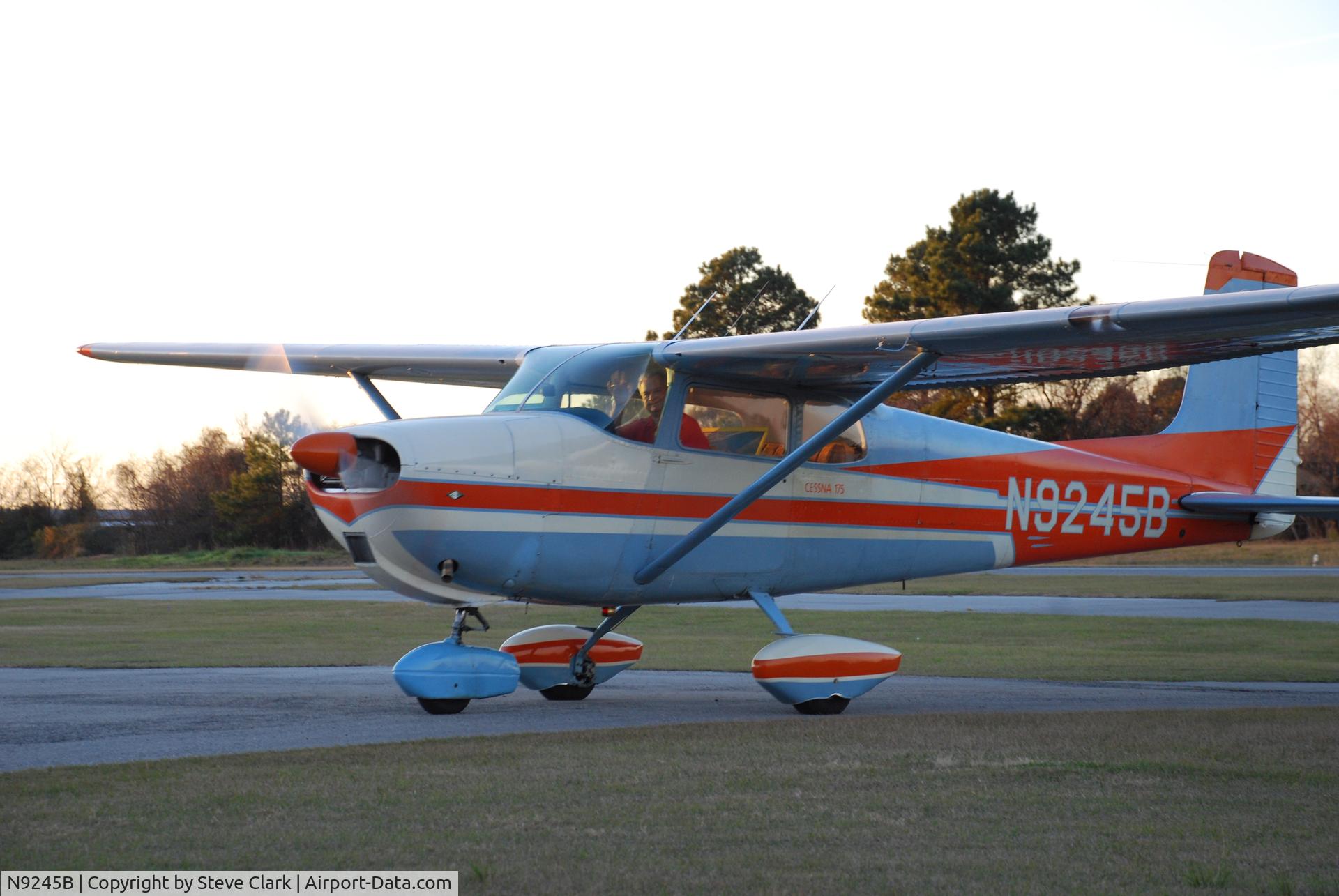 N9245B, 1958 Cessna 175 Skylark C/N 55045, landing at Houston Weiser Airport