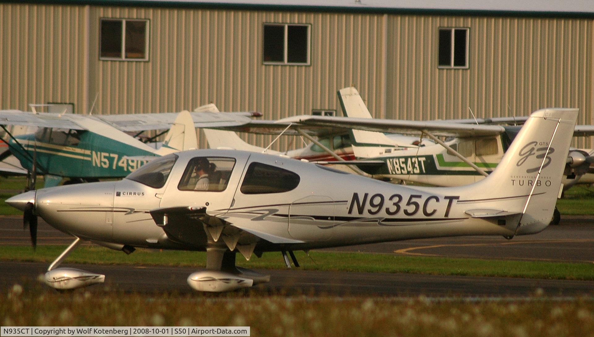 N935CT, 2008 Cirrus SR22 C/N 2935, rolling to t/o at Auburn