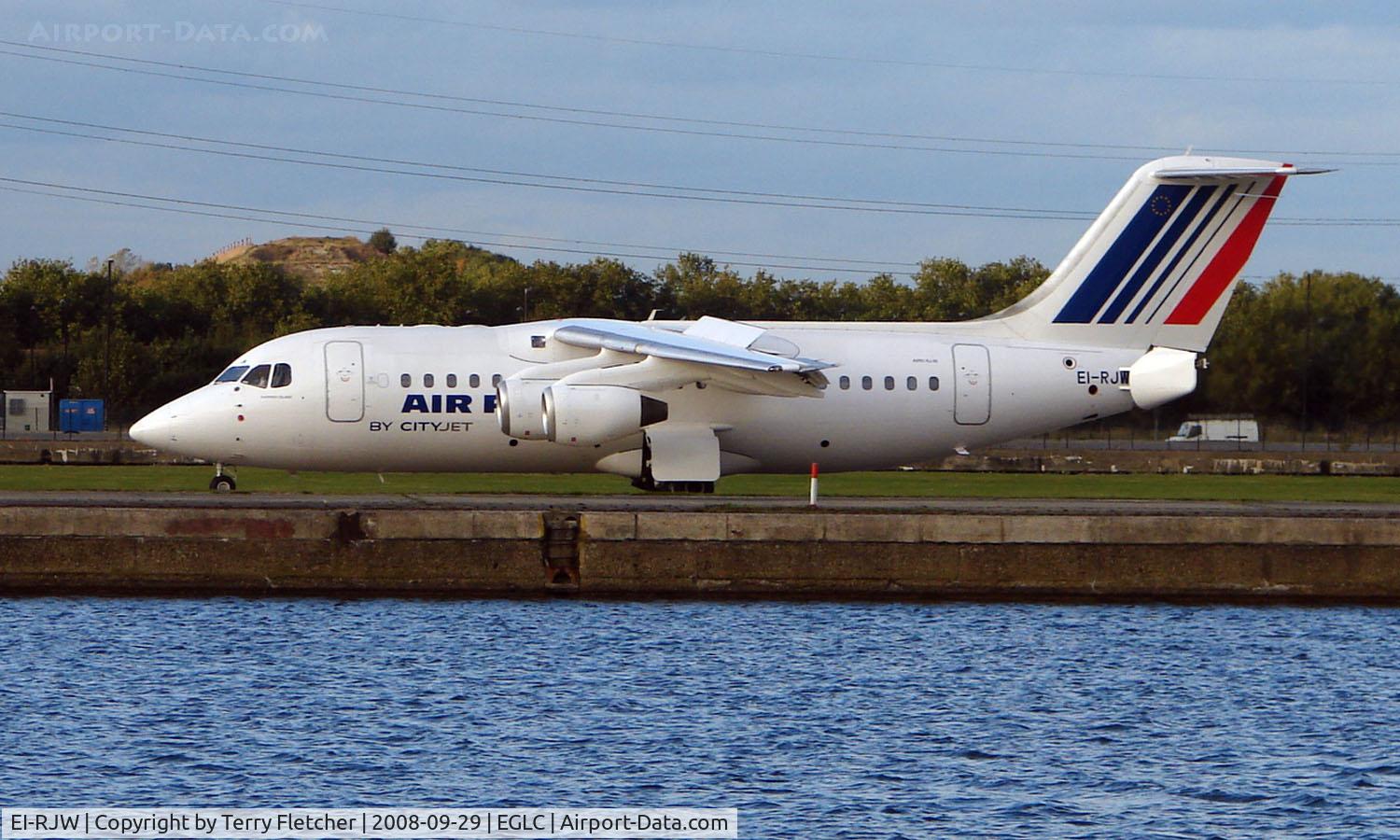 EI-RJW, 2000 British Aerospace Avro 146-RJ85A C/N E2371, CityJet operating Air France franchise into London City