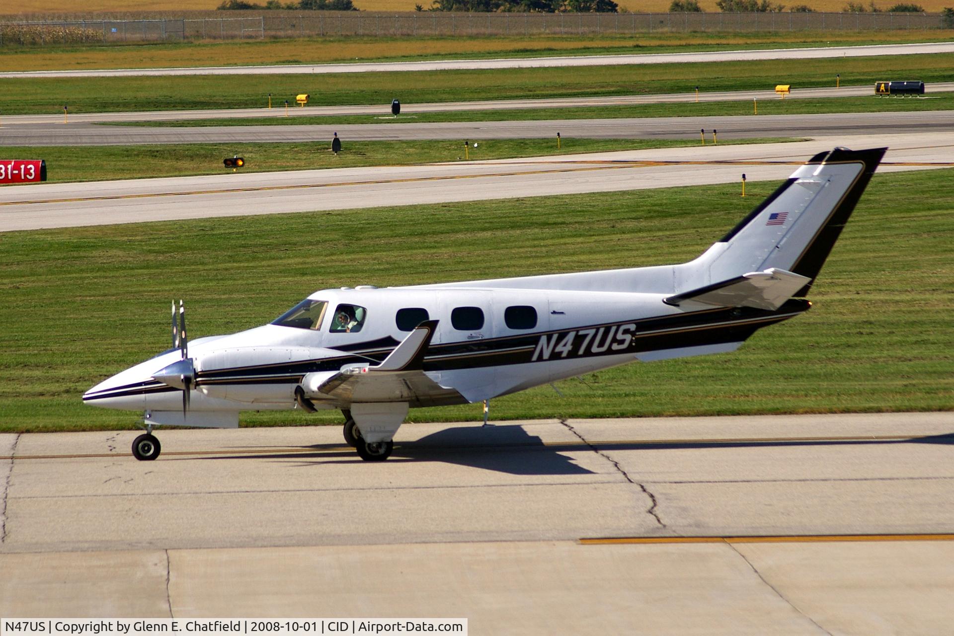 N47US, 1980 Beech B-60 Duke C/N P-543, Taxiing to Runway 27 for departure.