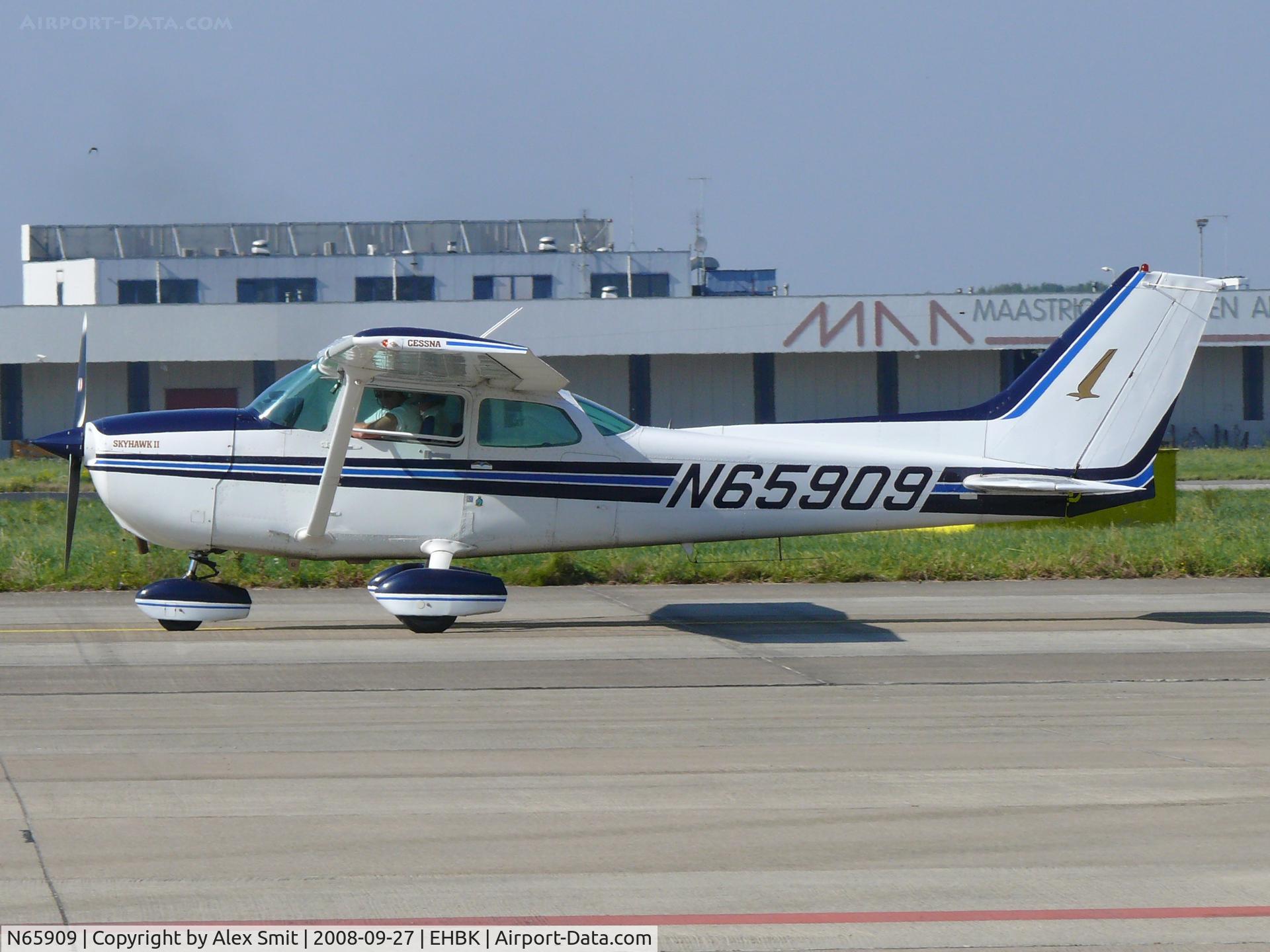 N65909, 1983 Cessna 172P Skyhawk II C/N 17275920, Cessna C172P Skyhawk