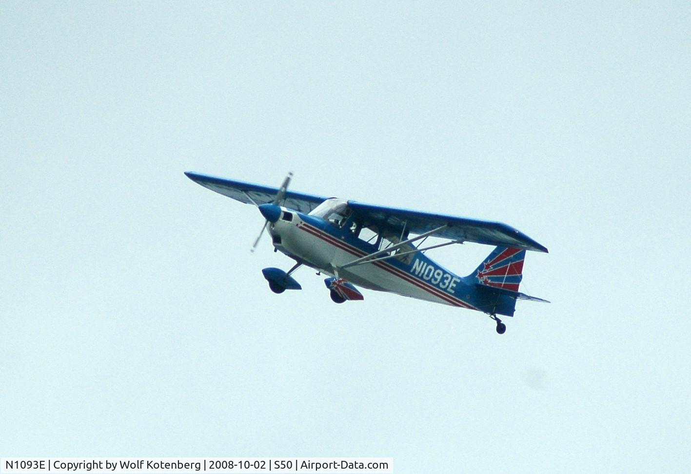 N1093E, Bellanca 8KCAB Decathlon C/N 320-77, flyin' in