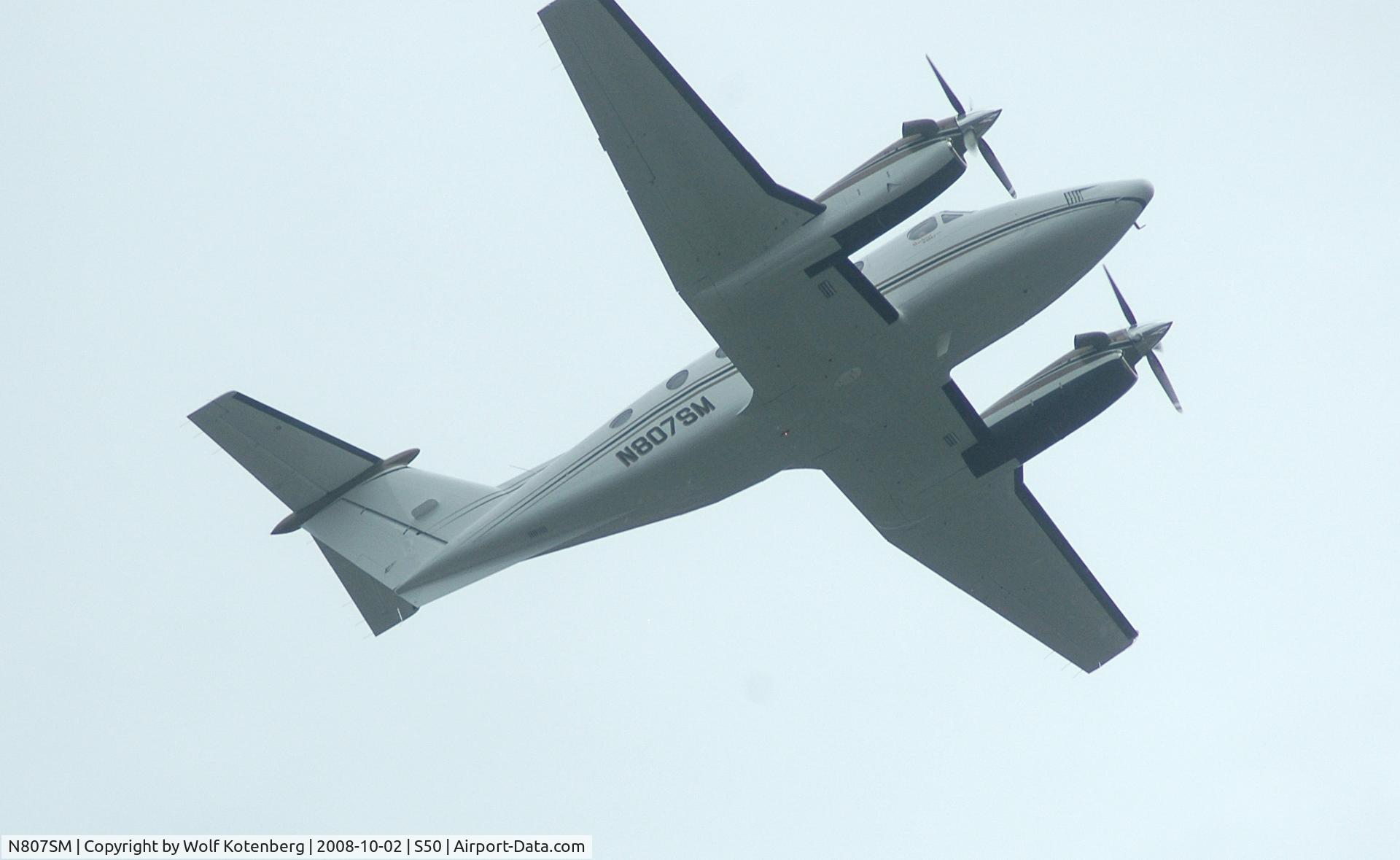 N807SM, 2007 Hawker Beechcraft B200 King Air C/N BB-1989, flyin' out