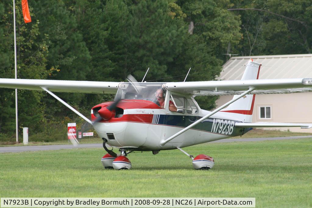 N7923B, 1969 Cessna 172K Skyhawk C/N 17257984, Taken during the 2008 Long Island Airpark Fly-In.