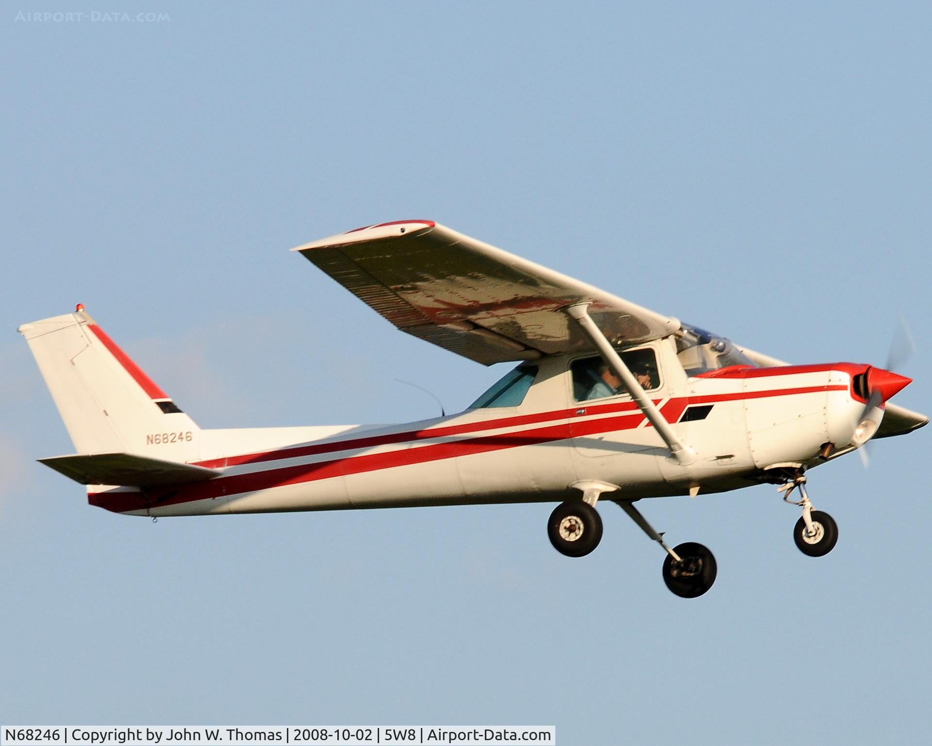 N68246, 1978 Cessna 152 C/N 15282208, Departing runway 22
