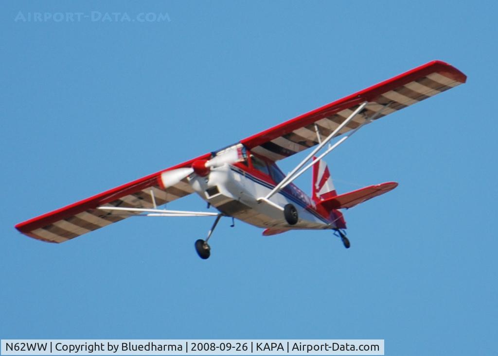 N62WW, 2004 American Champion 8KCAB Decathlon C/N 940-2003, On approach to 17R.