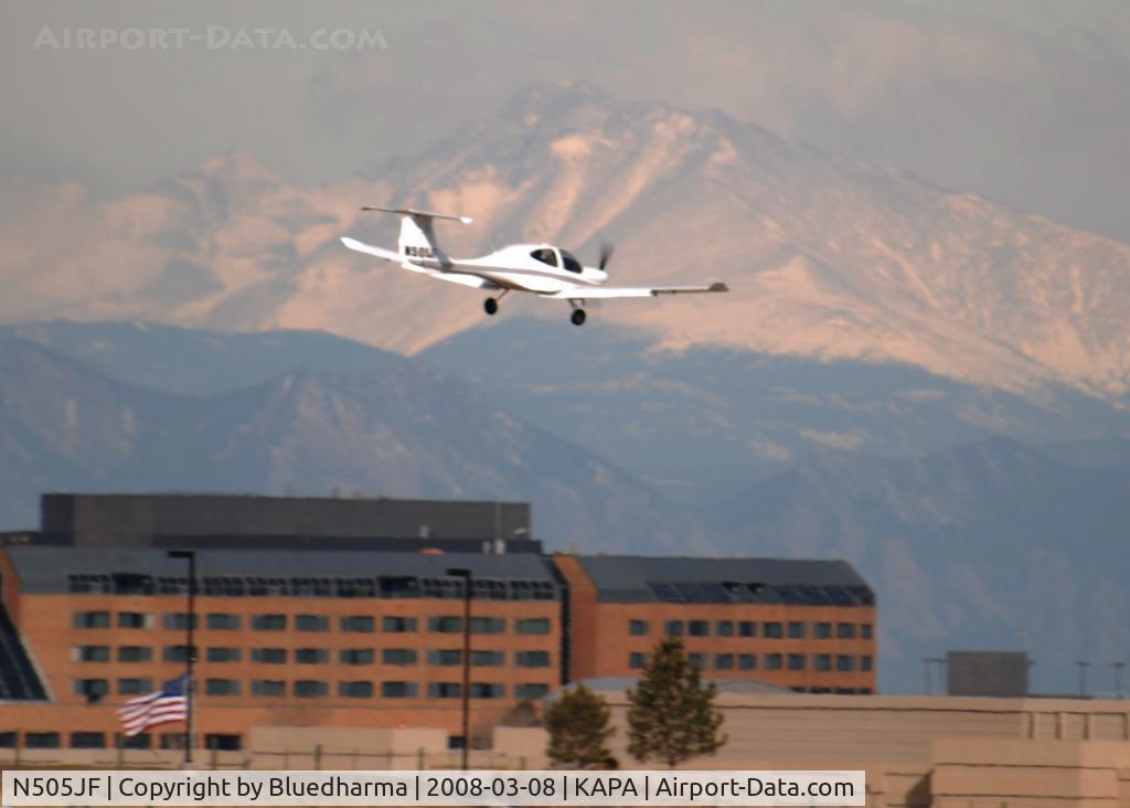 N505JF, 2005 Diamond DA-40 Diamond Star C/N 40.520, On approach to 35L.