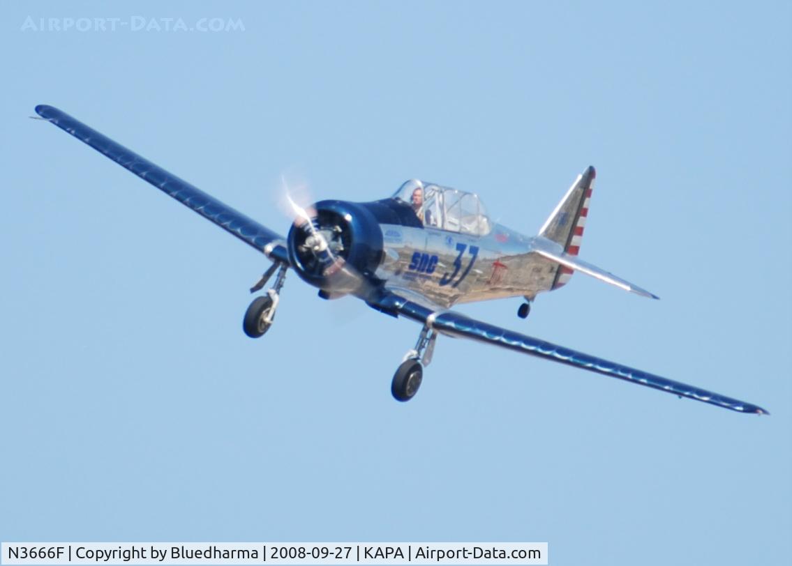N3666F, North American SNJ-5 Texan Texan C/N 52031, Race 37 on final approach to 17L.