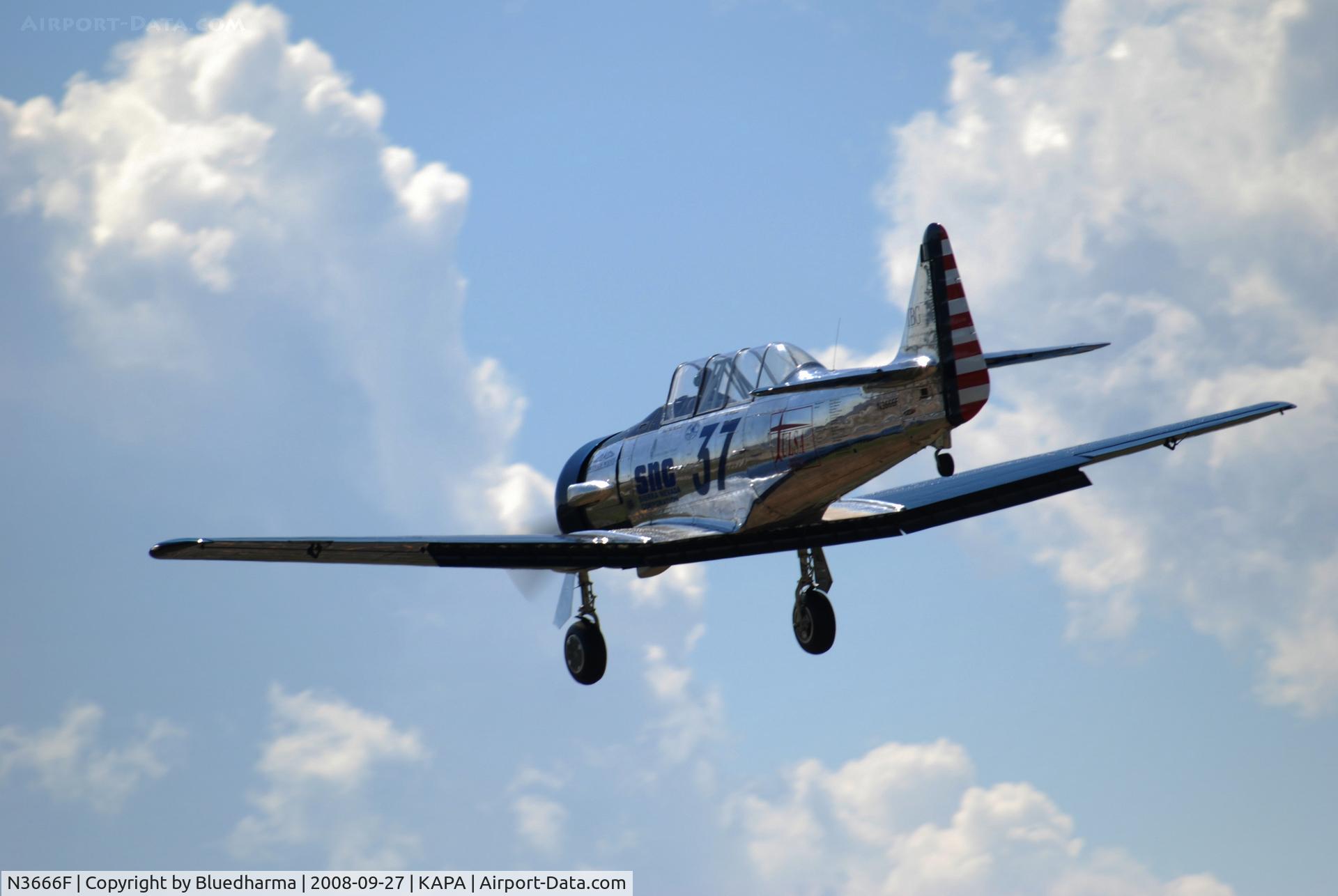 N3666F, North American SNJ-5 Texan Texan C/N 52031, Race 37 on final approach to 17L.