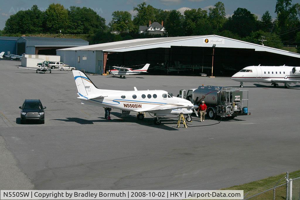 N550SW, Raytheon Aircraft Company C90A C/N LJ-1700, A great day to take pictures.