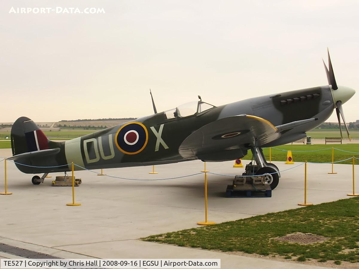 TE527, Supermarine 361 Spitfire LF.IXe Replica C/N None (TE527), Replica Spitfire painted as TE527 / DUX outside of the Airspace hangar