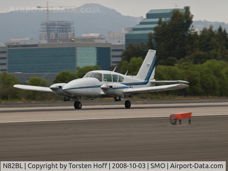 N82BL, Piper PA-23-250 C/N 27-7754049, N82BL departing on RWY 21