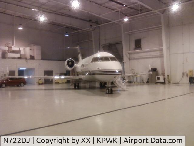 N722DJ, 1982 Canadair Challenger 600S (CL-600-1A11) C/N 1029, in it's hangar