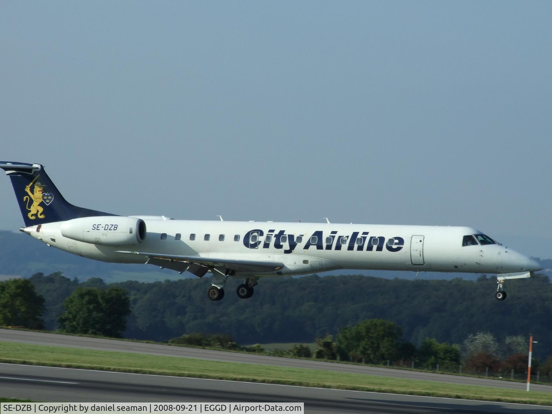 SE-DZB, 1999 Embraer EMB-145EP (ERJ-145EP) C/N 145113, landing 09