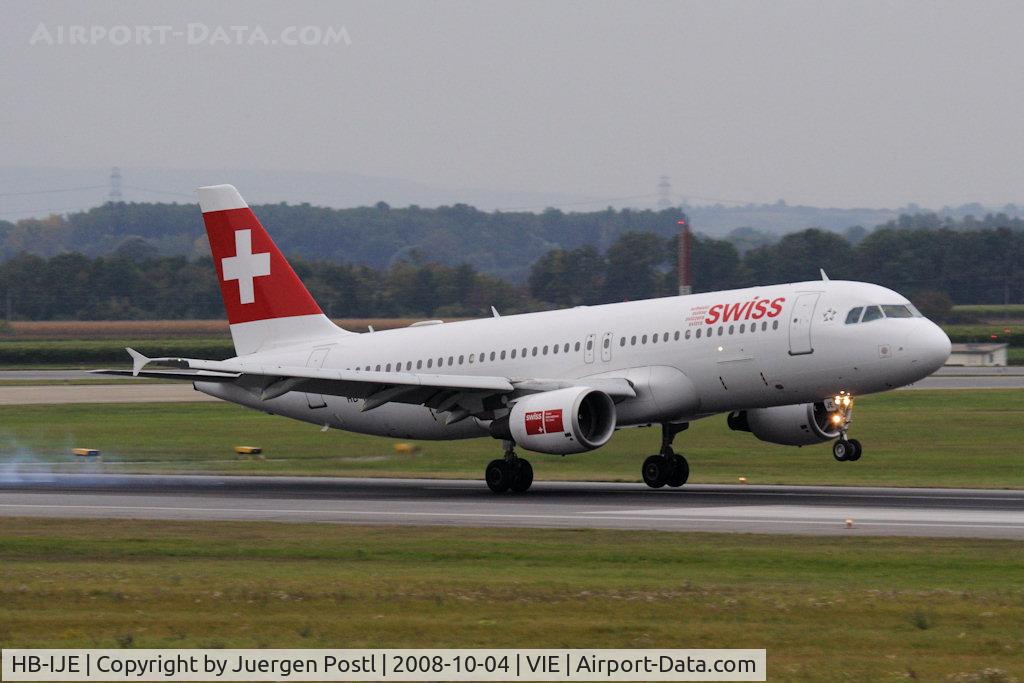 HB-IJE, 1995 Airbus A320-214 C/N 559, Airbus A320-214