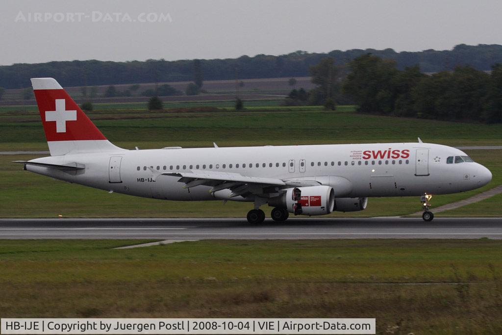 HB-IJE, 1995 Airbus A320-214 C/N 559, Airbus A320-214
