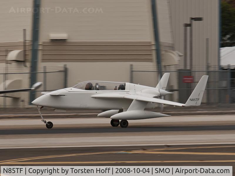 N85TF, Rutan VariEze C/N 2003, N85TF speeding down RWY 21 before departure