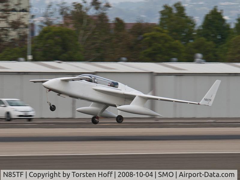 N85TF, Rutan VariEze C/N 2003, N85TF arriving on RWY 21