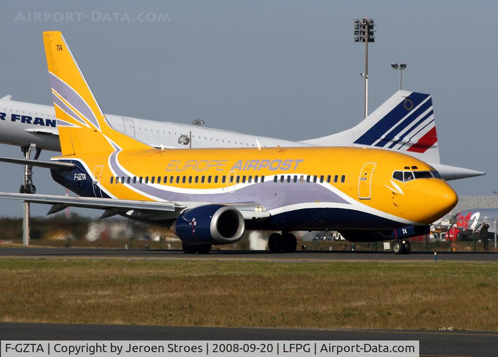 F-GZTA, 1998 Boeing 737-33V(QC) C/N 29333/3084, Concorde behind the yellow bird