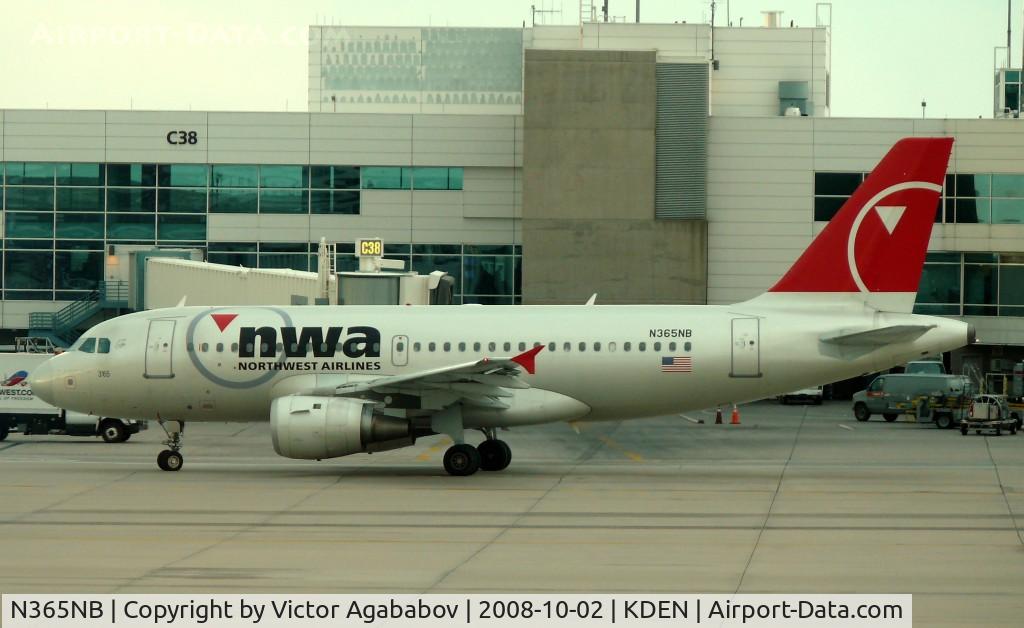 N365NB, 2003 Airbus A319-114 C/N 2013, At Denver