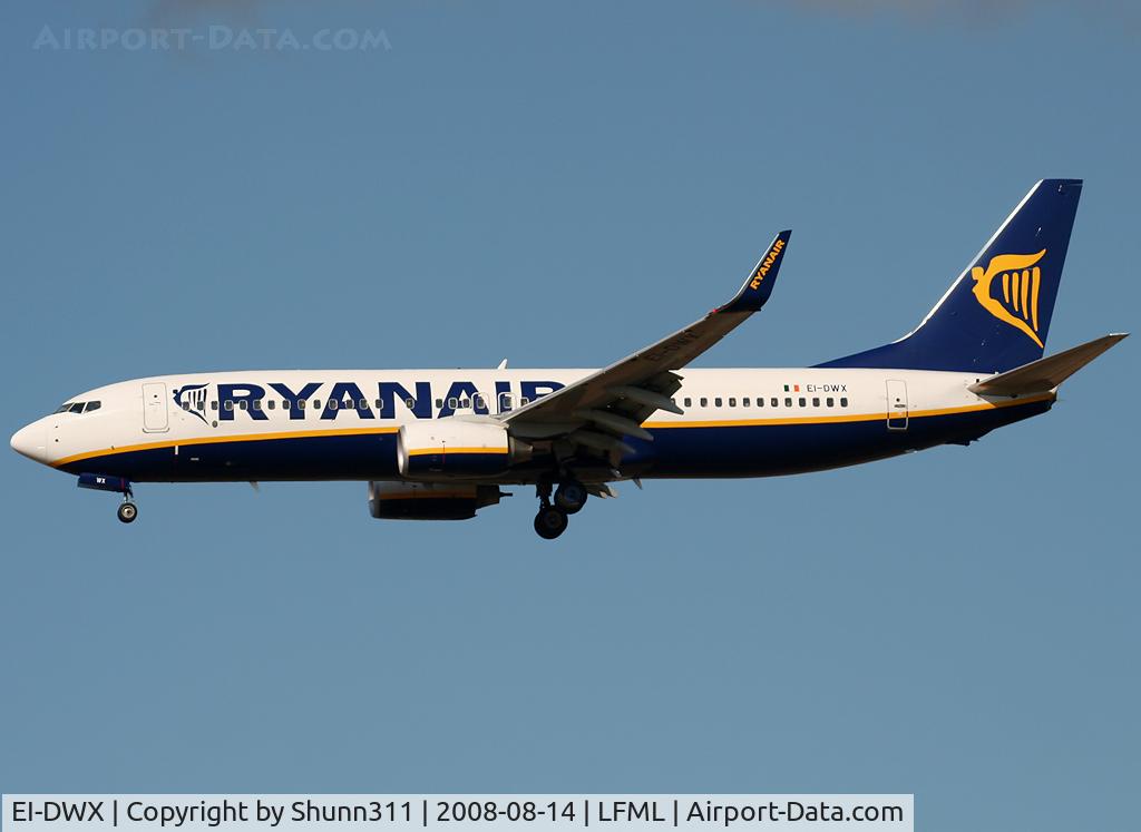 EI-DWX, 2008 Boeing 737-8AS C/N 33630, Landing rwy 32R
