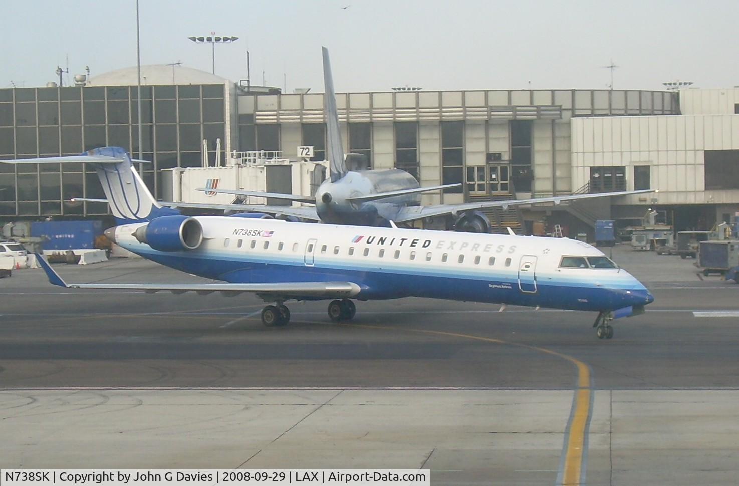 N738SK, 2005 Bombardier CRJ-700 (CL-600-2C10) Regional Jet C/N 10195, N738SK at LAX 29-09-2008