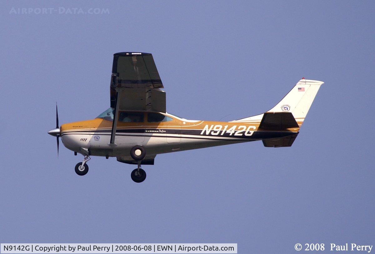 N9142G, 1971 Cessna 182N Skylane C/N 18260682, A pleasant afternoon to get airborne