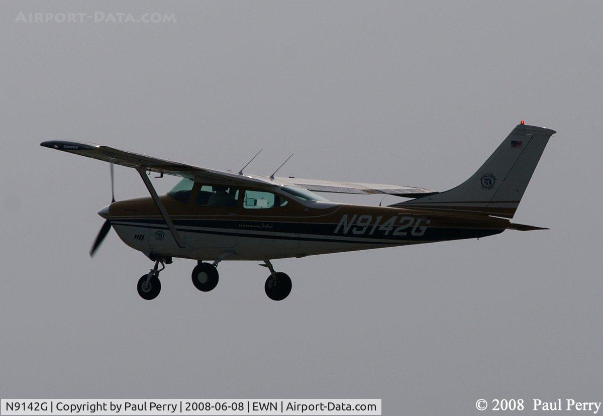 N9142G, 1971 Cessna 182N Skylane C/N 18260682, Off towards the sunset