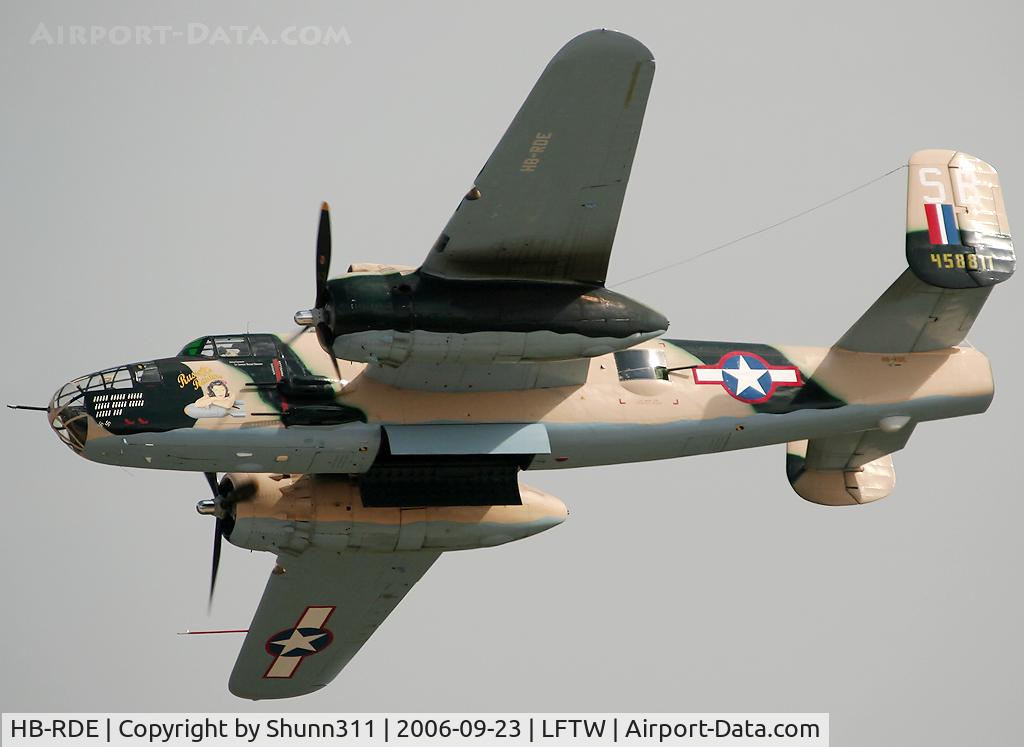 HB-RDE, 1945 North American B-25J Mitchell Mitchell C/N 108-47562, During his show on Navy Open Day 2006