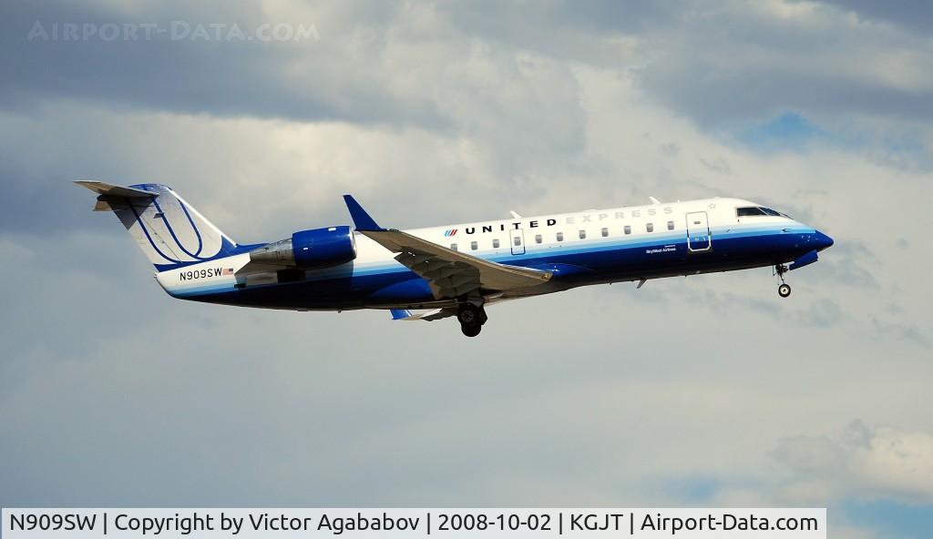 N909SW, 2001 Bombardier CRJ-200LR (CL-600-2B19) C/N 7558, At Grand Junction Airshow.