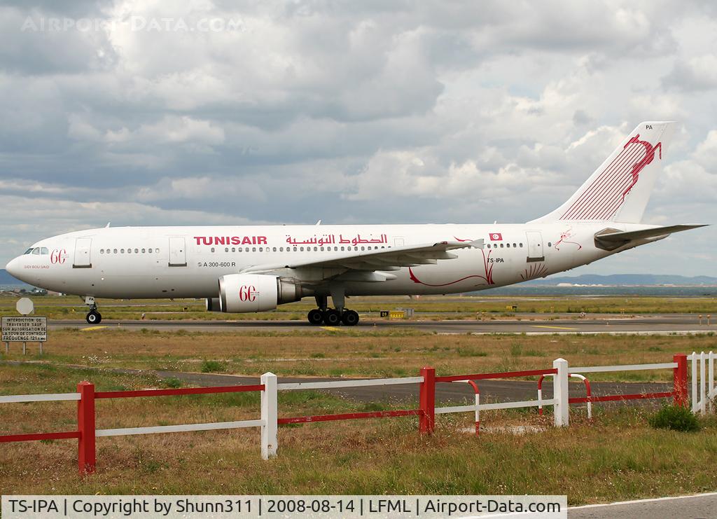 TS-IPA, 1990 Airbus A300B4-605R C/N 558, Lining up rwy 32R for departure...