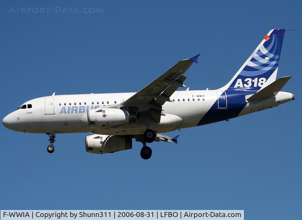 F-WWIA, 2001 Airbus A318-122 C/N 1599, One of the last landing in these c/s...