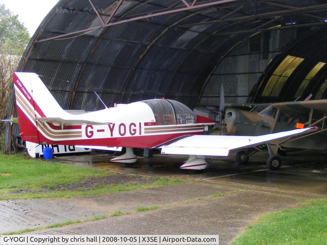 G-YOGI, 1975 Robin DR-400-140B Major C/N 1090, Previous ID: G-BDME