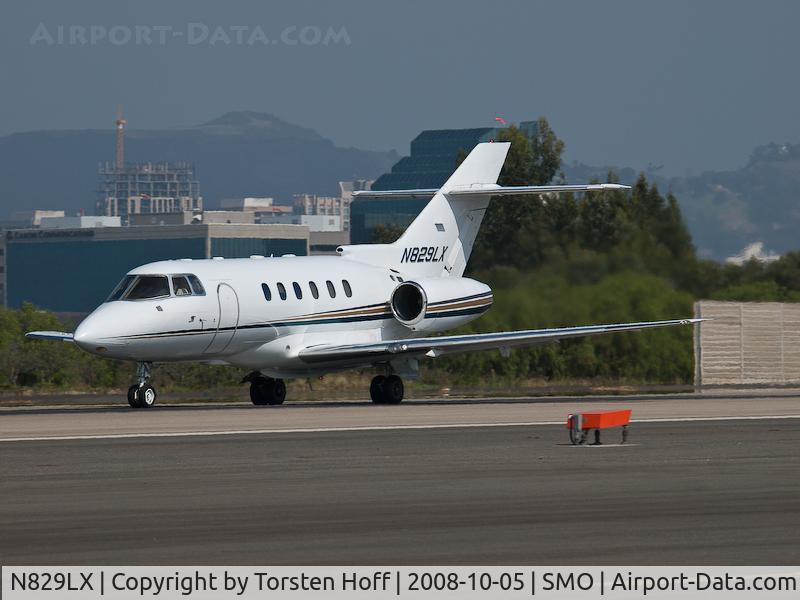 N829LX, 2000 Raytheon Hawker 800XP C/N 258466, N829LX departing on RWY 21