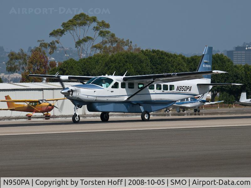 N950PA, 2004 Cessna 208B Grand Caravan C/N 208B-1063, N950PA departing on RWY 21