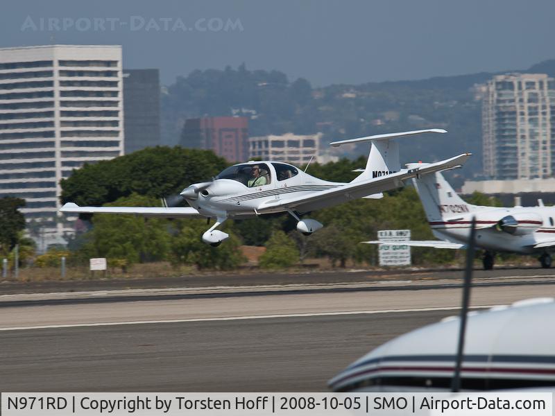 N971RD, 2005 Diamond DA-40 Diamond Star C/N 40.508, N971RD arriving on RWY 21