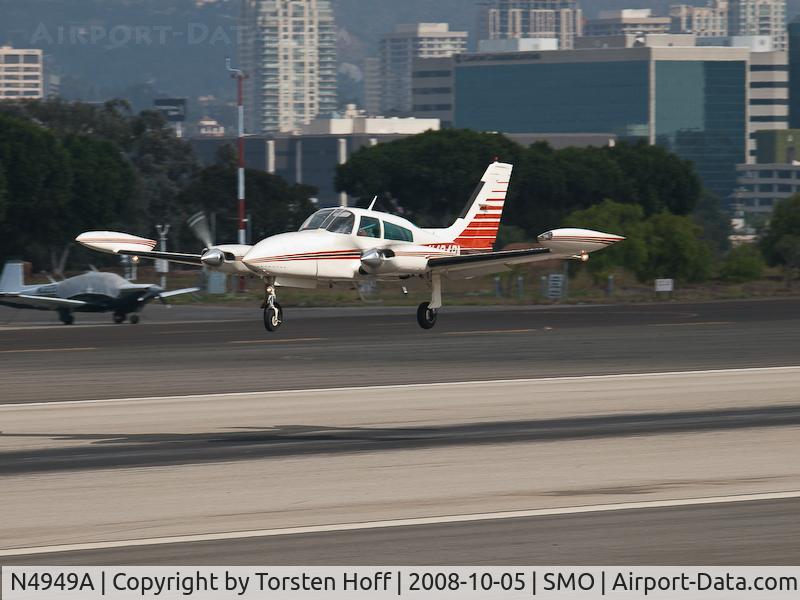 N4949A, 1978 Cessna T310R C/N 310R1505, N4949A arriving on RWY 21