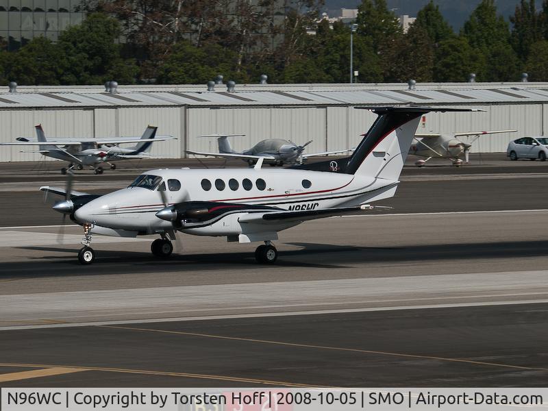 N96WC, 1981 Beech B200 King Air C/N BB-969, N96WC departing on RWY 21