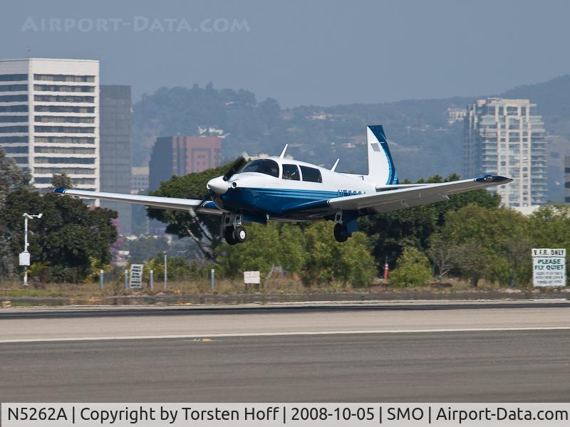 N5262A, Mooney M20J 201 C/N 24-1666, N5262A arriving on RWY 21