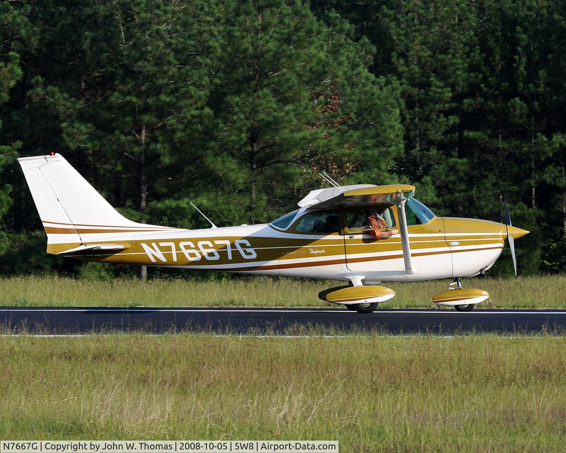 N7667G, 1970 Cessna 172L C/N 17259367, Taxiing runway 4