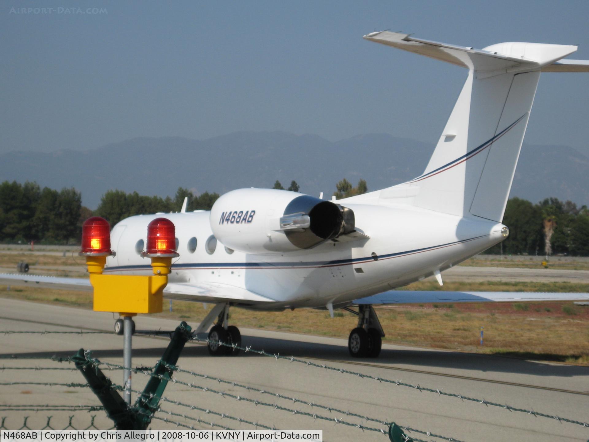 N468AB, 2002 Gulfstream Aerospace G-IV C/N 1477, Taxiing to Maguire North