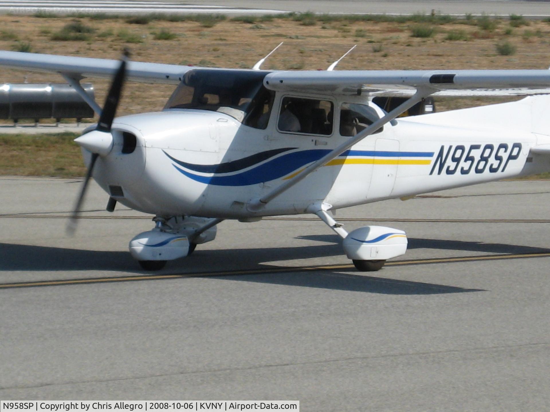 N958SP, 1999 Cessna 172S C/N 172S8158, Taxiing to VNFC