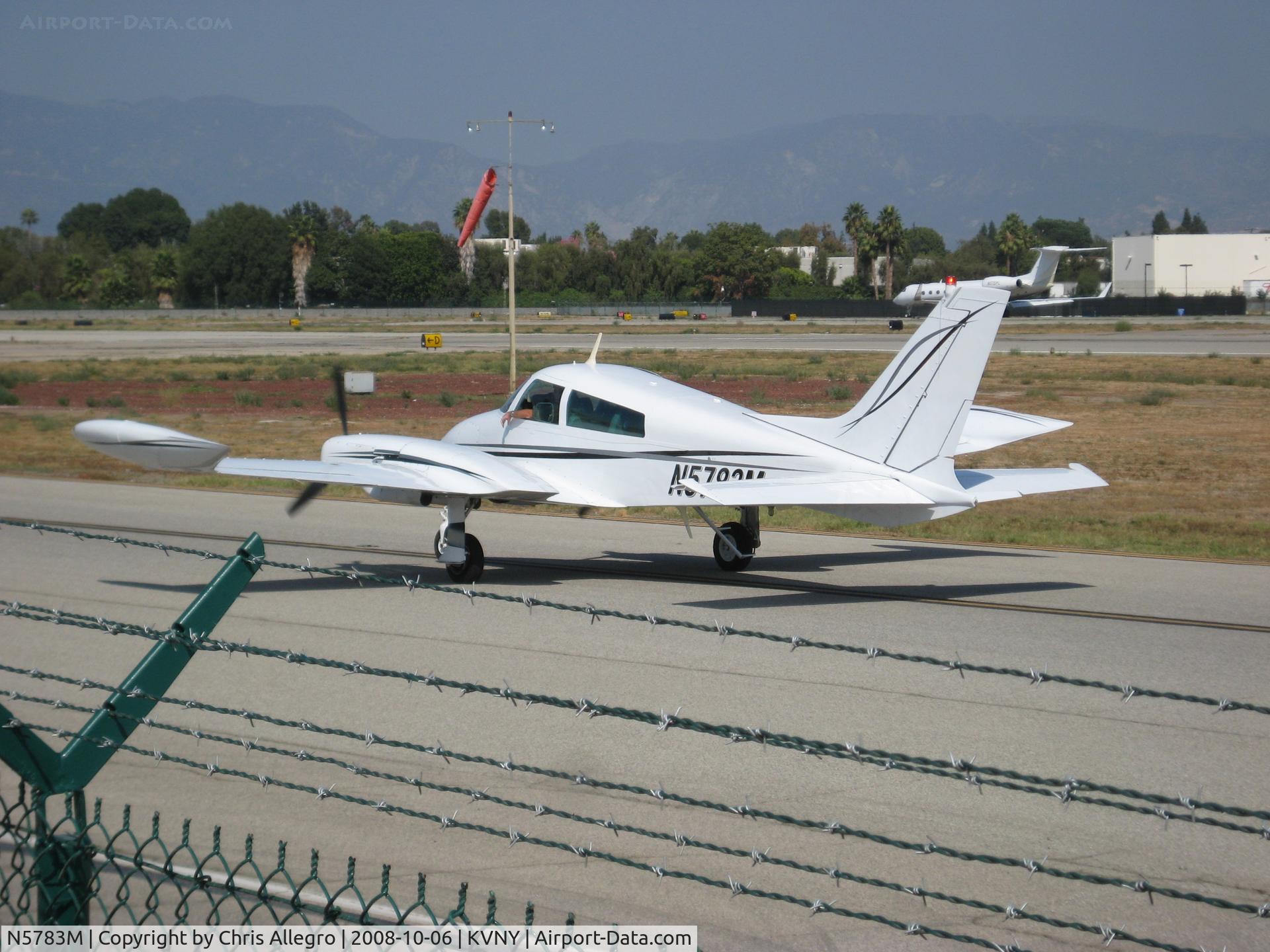 N5783M, 1969 Cessna 310P C/N 310P0083, Taxiing to RWY 16R