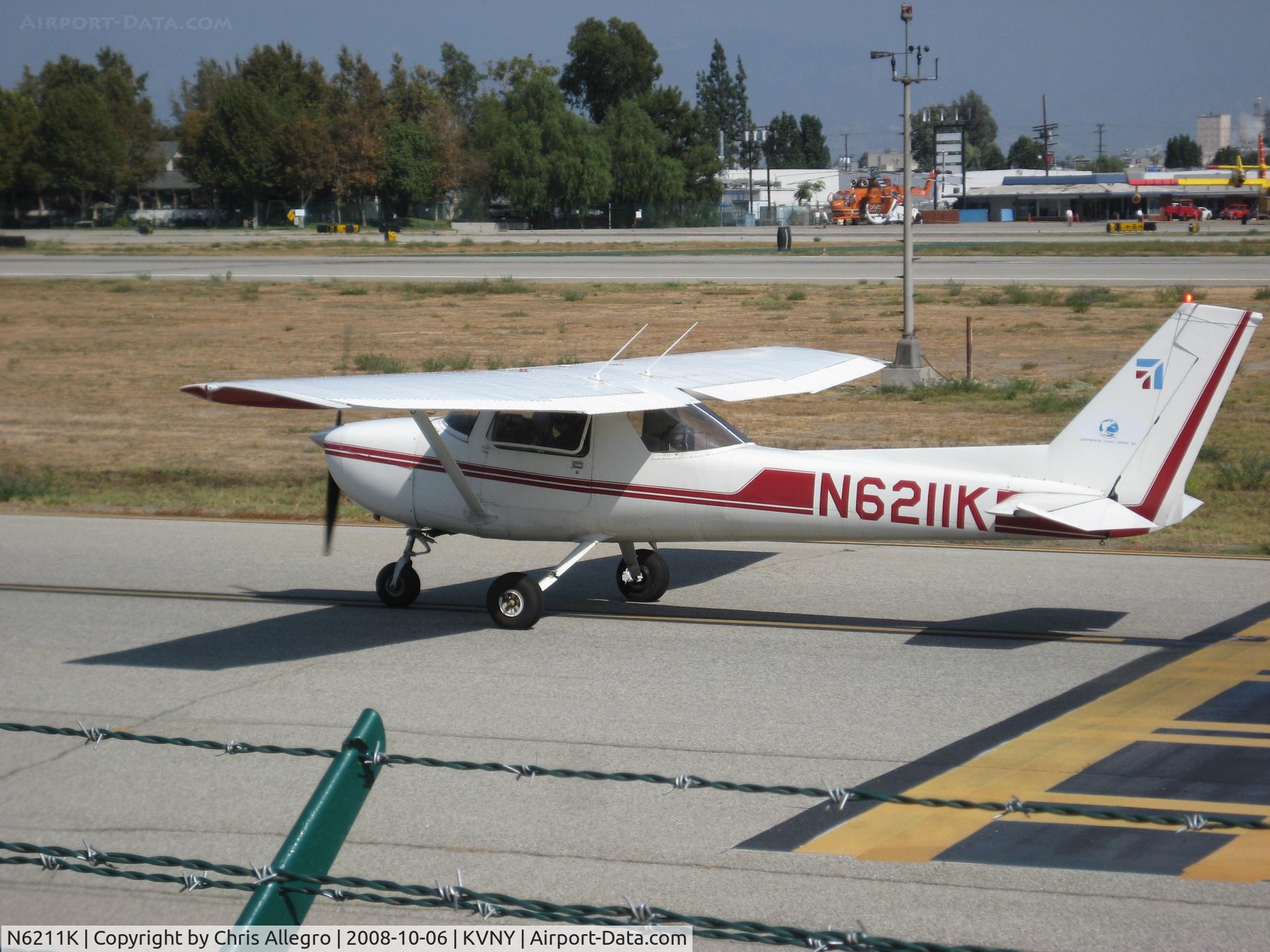 N6211K, 1975 Cessna 150M C/N 15077588, Taxiing to RWY 16R