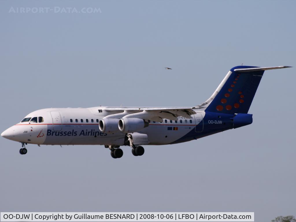OO-DJW, 1996 British Aerospace Avro 146-RJ85 C/N E.2296, Landing 14R