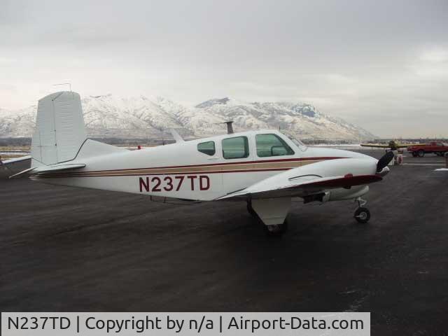 N237TD, Beech B95 Travel Air C/N TD-237, Beech B95 Travel Air