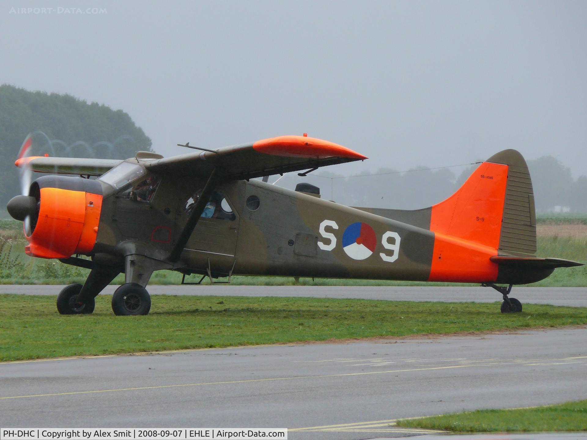 PH-DHC, 1955 De Havilland Canada U-6A Beaver C/N 965/1623, De Havilland Canada DHC-2 Beaver MK.1 PH-DHC arriving in a shower