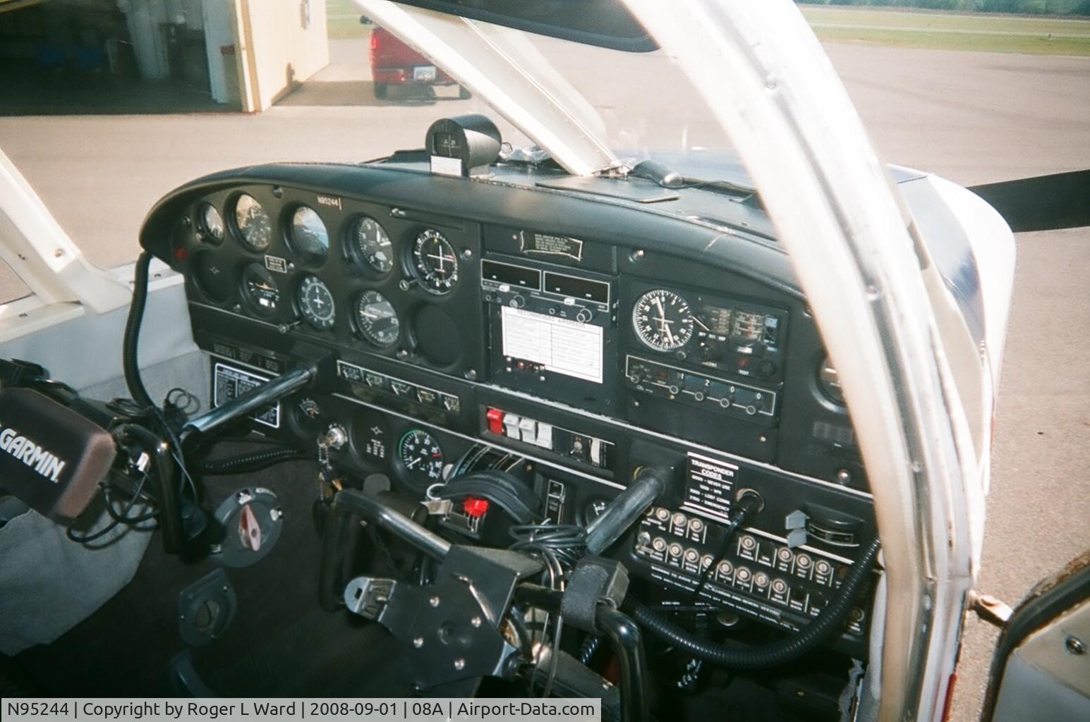 N95244, 1969 Piper PA-28-140 C/N 28-25861, Full Panel