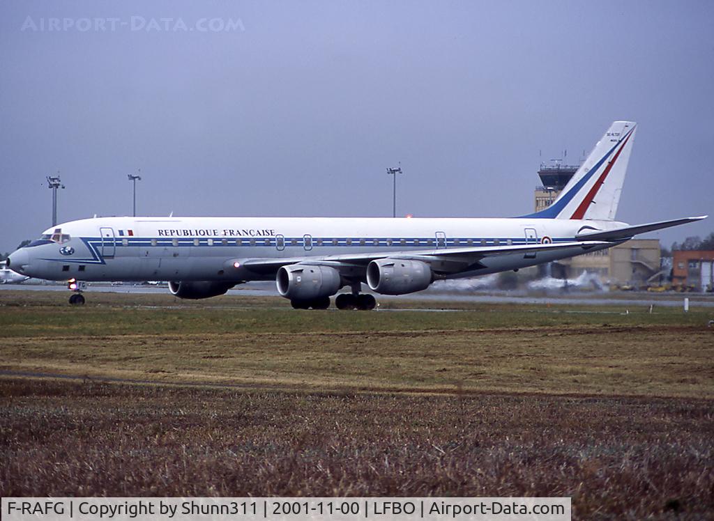F-RAFG, 1968 Douglas DC-8-62CF C/N 46013, Lining up rwy 32R for departure... Additional 'Republique Française' titles...